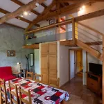 Le De Izaire Holiday home