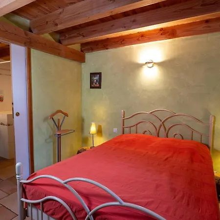 Le De Saint Izaire بيت للعطل